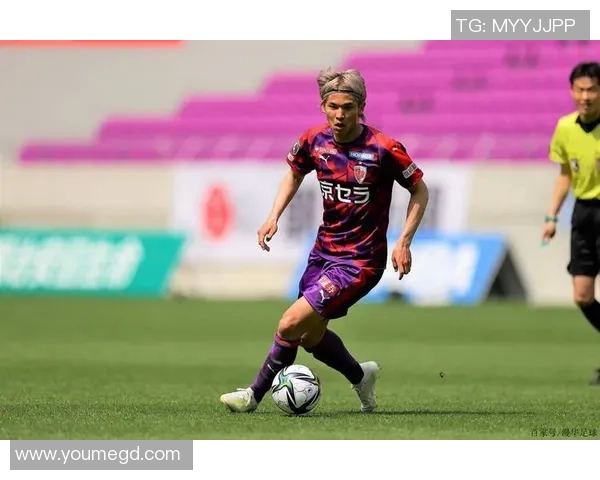 足球明星的独特技能揭秘:他们如何在赛场上展现惊人特技 足球明星的独特技能揭秘:他们如何在赛场上展现惊人特技